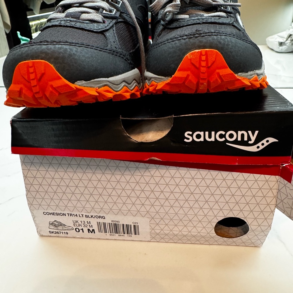 Saucony Kids Black and Orange Sneakers Brand New with Box - Picture 5 of 7